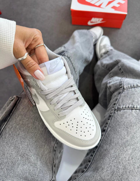 Dunk SB Branco/Cinza