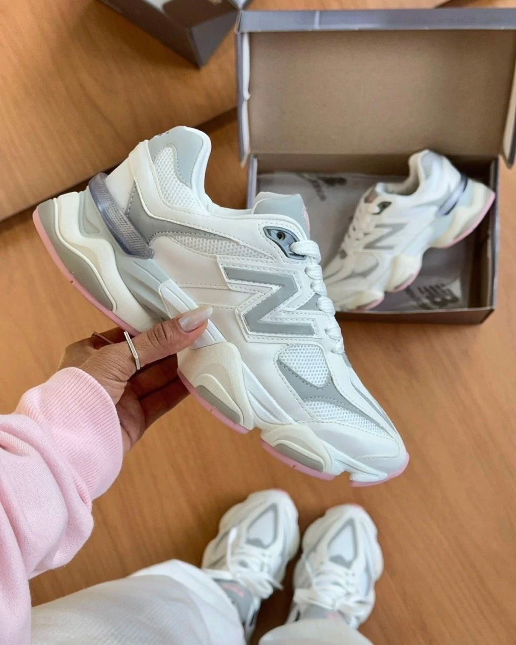 New 9060 White/Pink